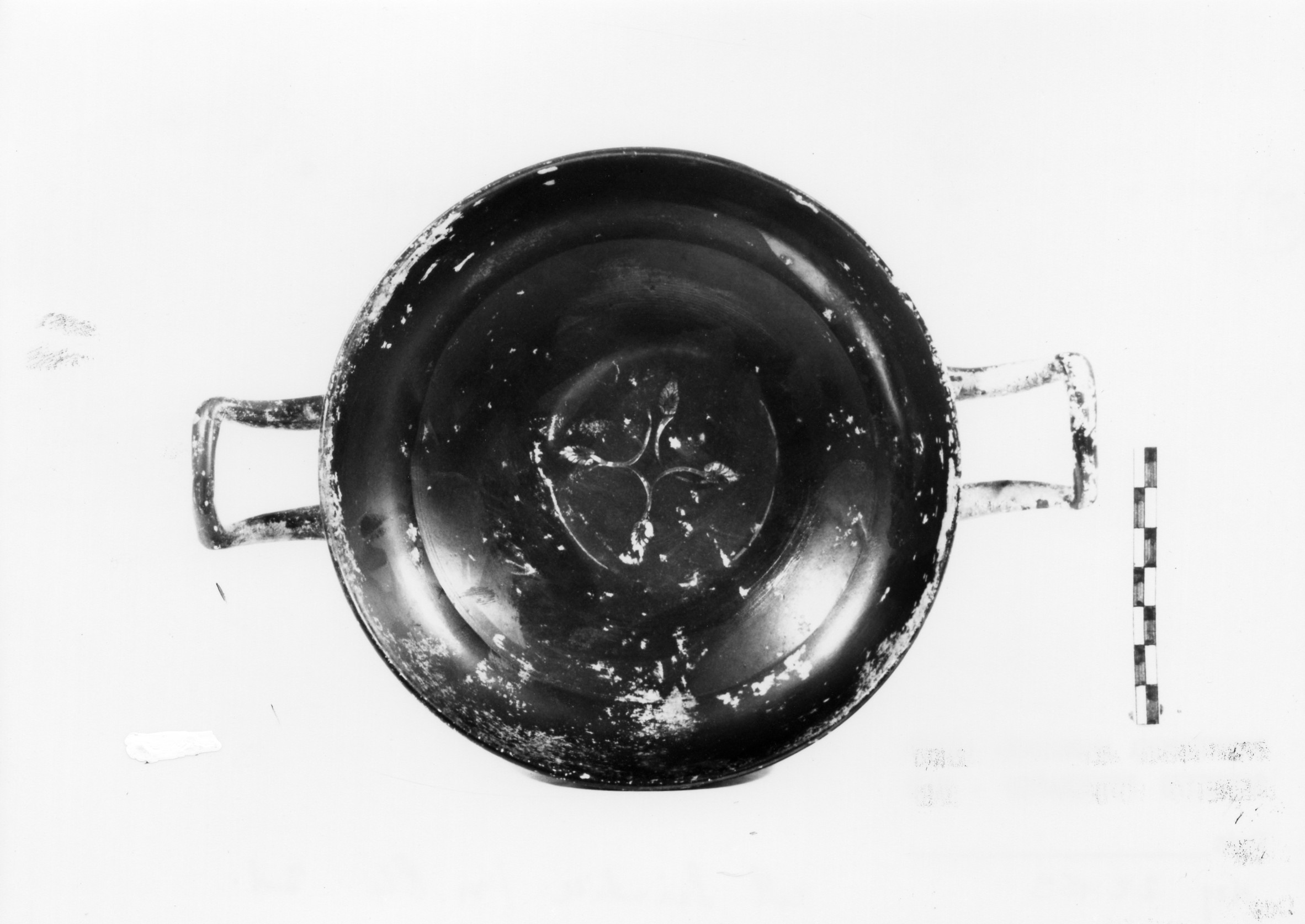 kylix - produzione apula (sec. IV a.C)