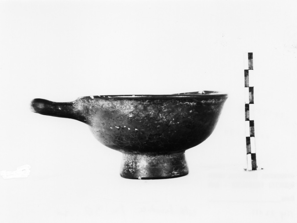 coppetta - produzione apula (seconda metà sec. IV a.C)