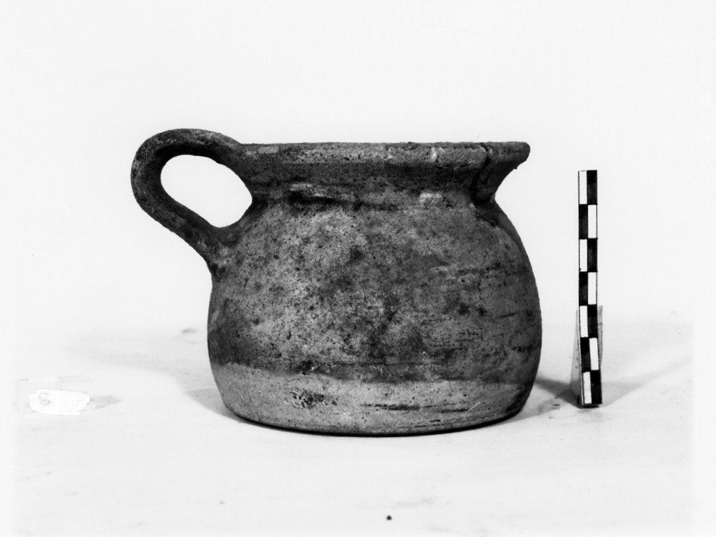 oinochoe a bocca rotonda - produzione italiota (sec. V a.C)