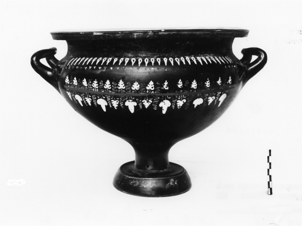 cratere a campana - produzione apula (seconda metà sec. IV a.C)