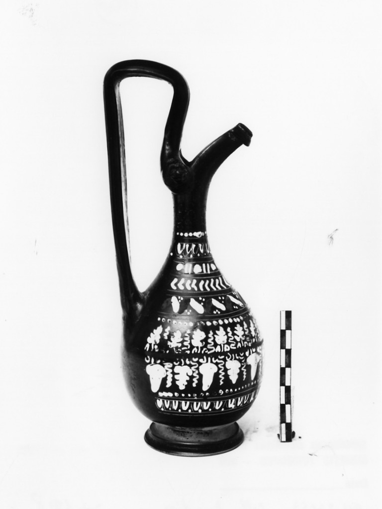 epichysis - produzione apula (seconda metà sec. IV a.C)