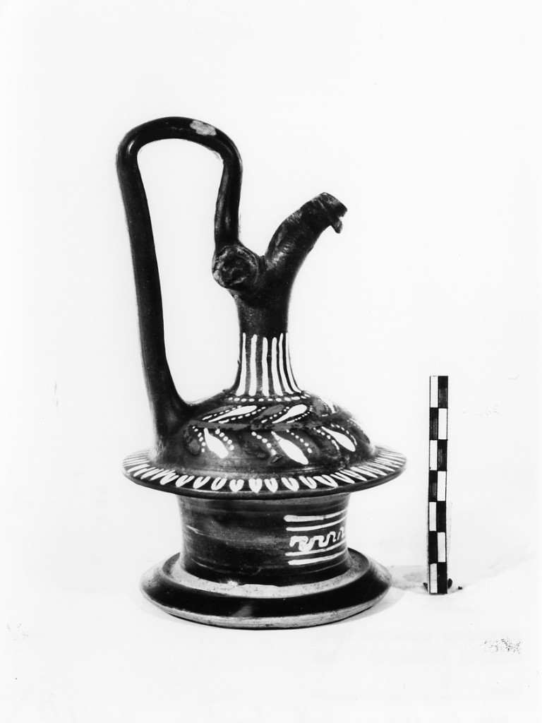 epichysis - produzione apula (seconda metà sec. IV a.C)