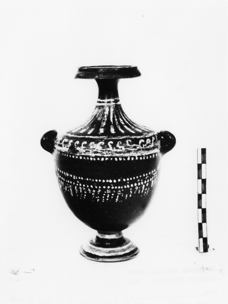 hydria - produzione apula (seconda metà sec. IV a.C)