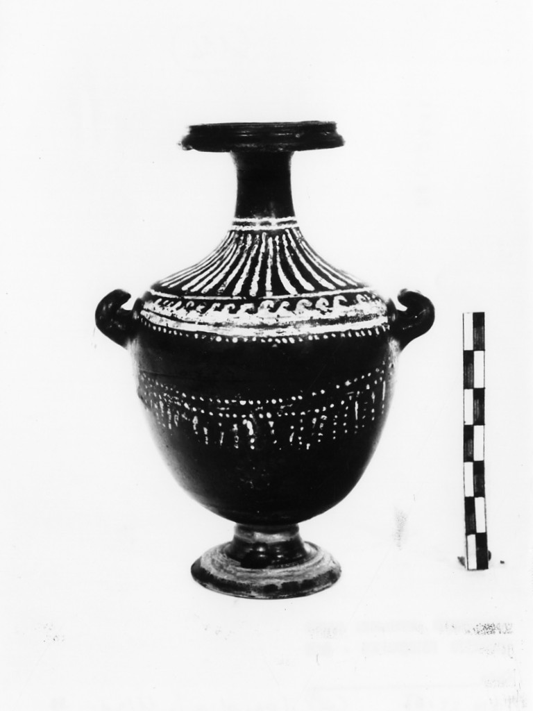 hydria - produzione apula (seconda metà sec. IV a.C)