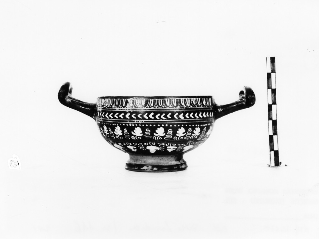 coppetta - produzione apula (seconda metà sec. IV a.C)