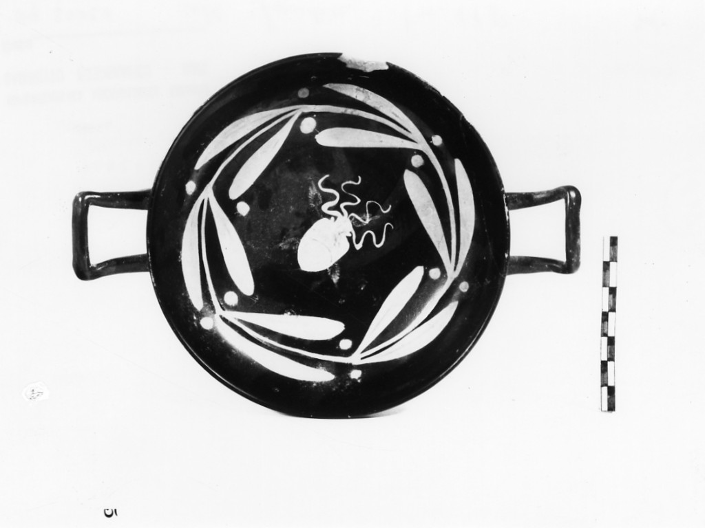kylix - produzione apula (seconda metà sec. IV a.C)