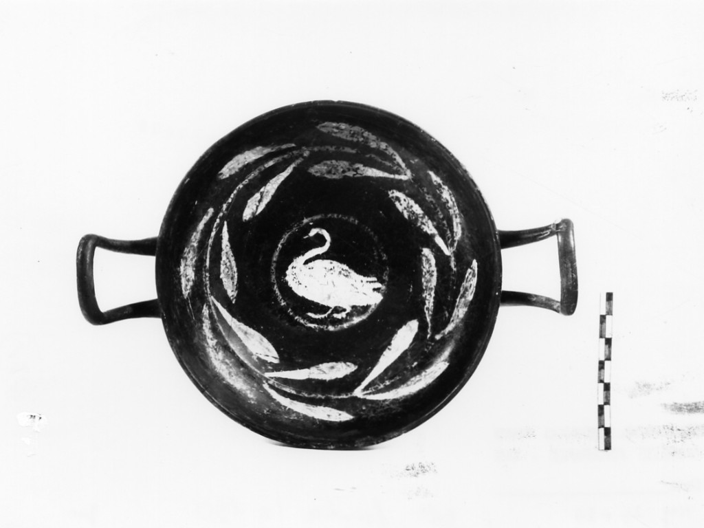 kylix - Gruppo del cigno rosso (seconda metà sec. IV a.C)