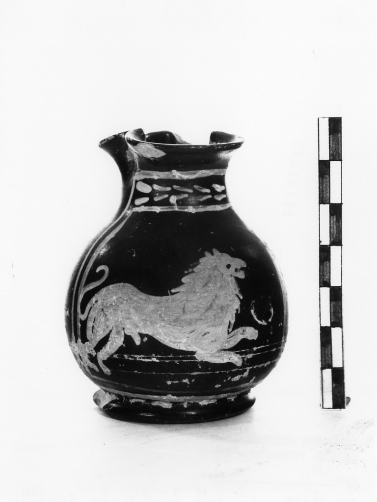 oinochoe a bocca trilobata - produzione apula (sec. IV a.C)