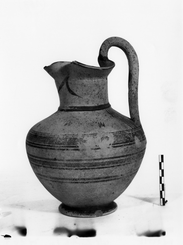 oinochoe a bocca trilobata - produzione dell'Italia meridionale (sec. V a.C)