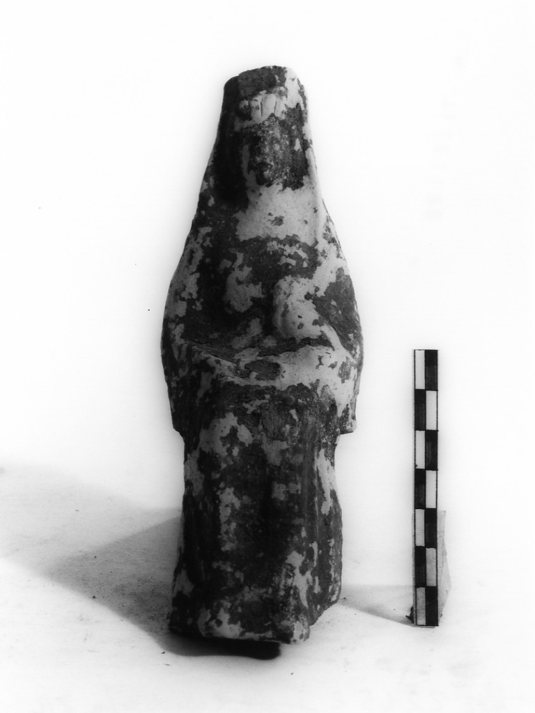 figura femminile seduta (statuetta) - produzione apula (sec. IV a.C)