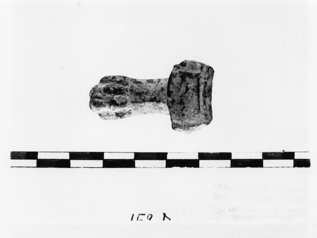 tripode/ piede - produzione magnogreca (sec. VI a.C)