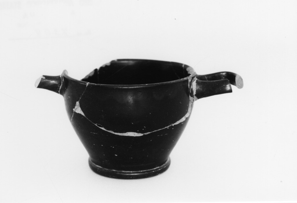 skyphos - ambito magno-greco (sec. IV a.C)