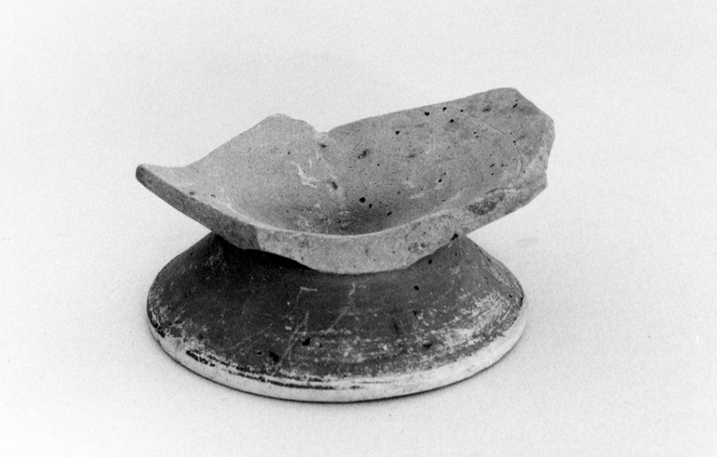 recipiente/ frammento - produzione apula (sec. IV a.C)