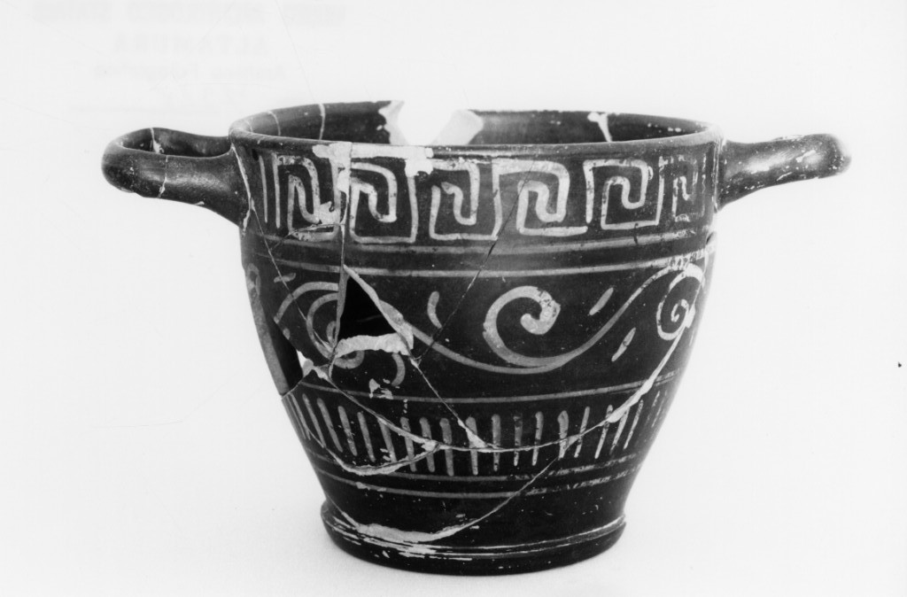 skyphos - produzione metapontina (sec. IV a.C)