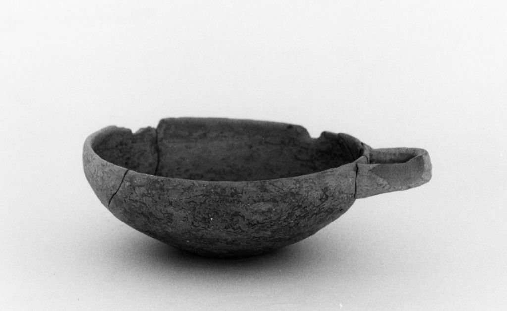 coppetta - produzione apula (sec. IV a.C)