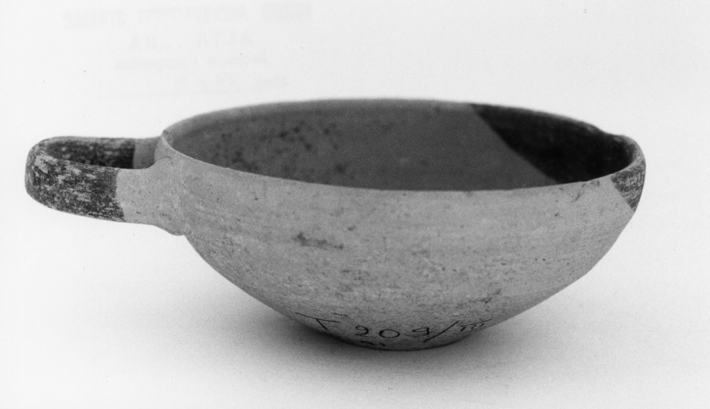 coppetta - produzione apula (sec. IV a.C)