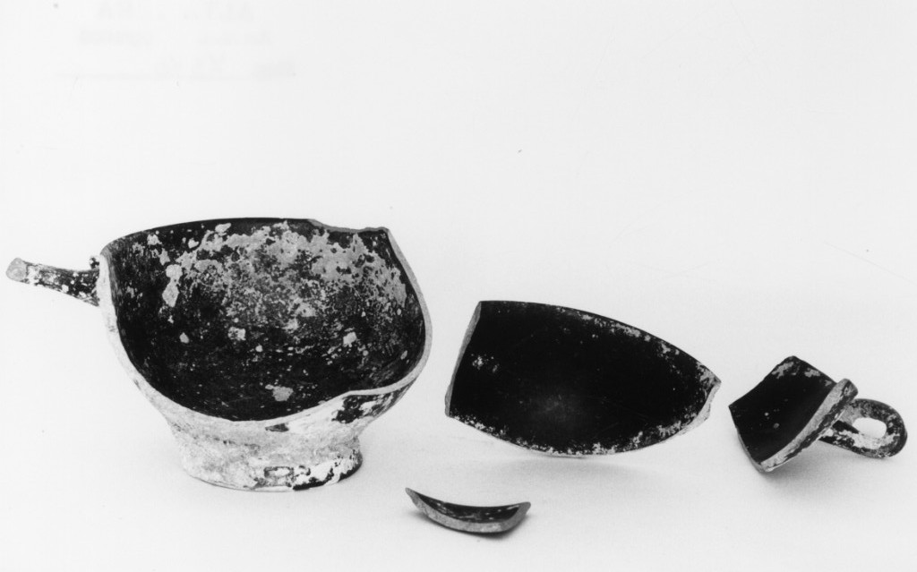 cup skyphos - ambito magno-greco (sec. IV a.C)