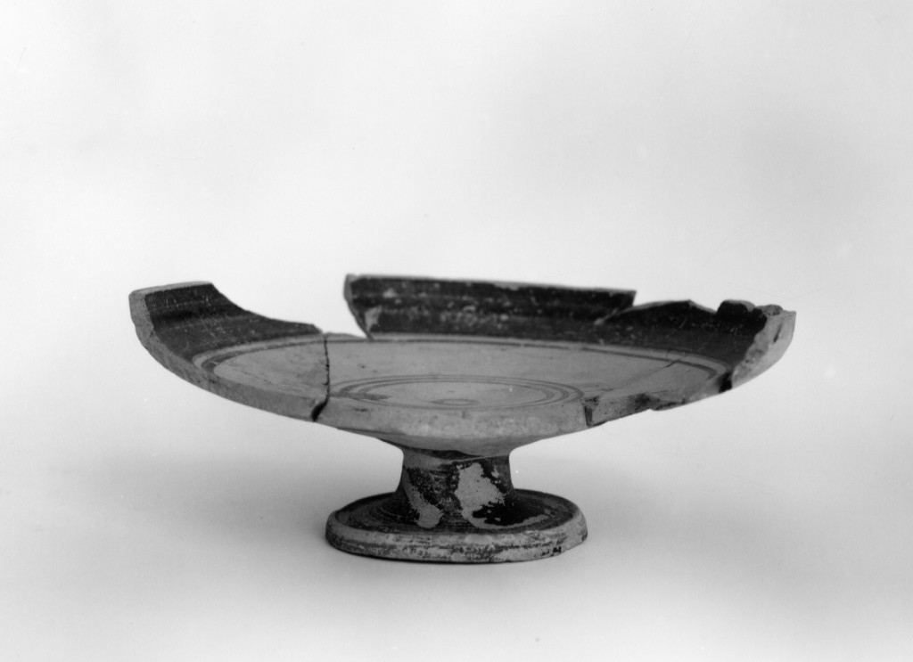 coppa - produzione peucezia (sec. IV a.C)