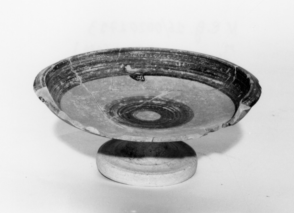 coppa - produzione peucezia (sec. IV a.C)