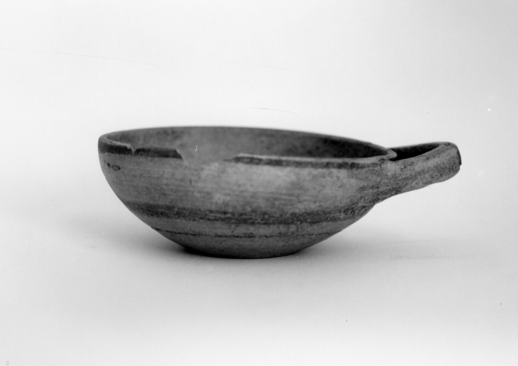 coppetta - produzione peucezia (sec. IV a.C)