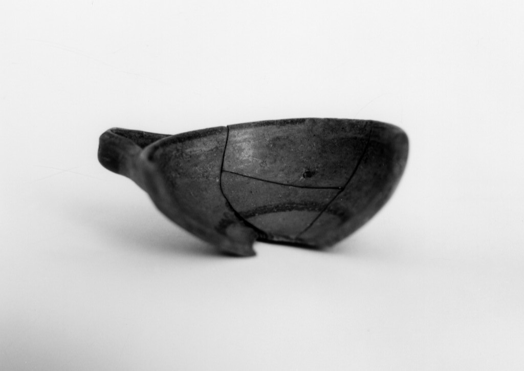 coppetta - produzione peucezia (sec. IV a.C)