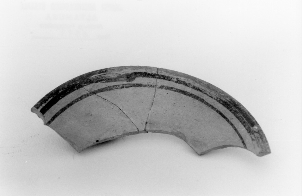 piatto/ frammento - produzione peucezia (sec. IV a.C)