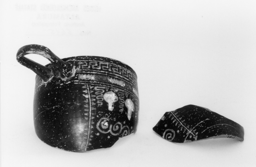 skyphos/ frammento (sec. IV a.C)