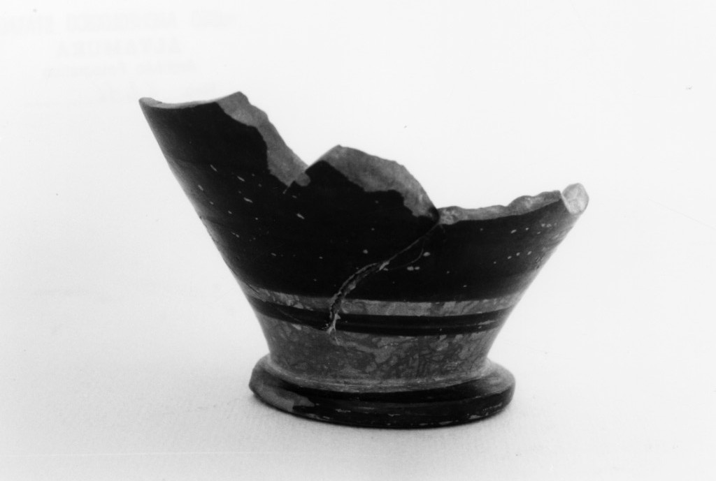 skyphos/ frammento (sec. IV a.C)
