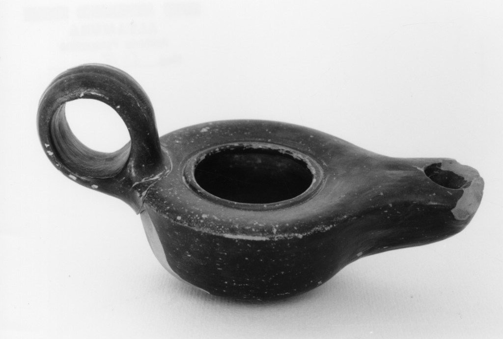 lucerna (sec. IV a.C)