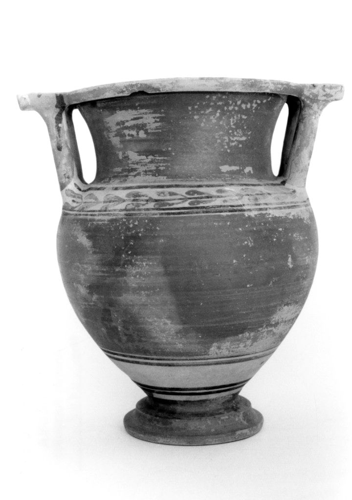 cratere a colonnette - produzione peucezia (prima metà sec. IV a.C)