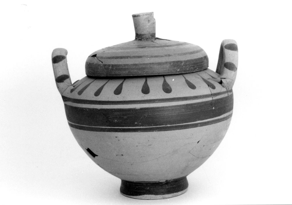 stamnos con coperchio (sec. IV a.C)
