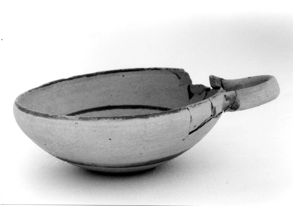 coppetta - produzione peucezia (sec. IV a.C)