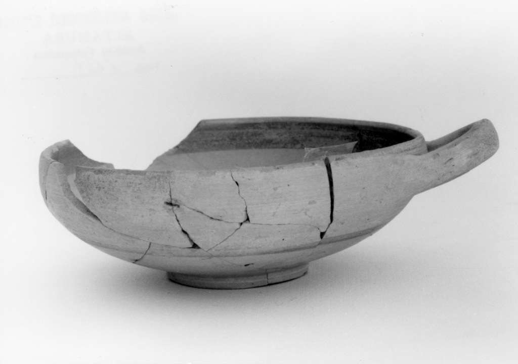 coppa - produzione peucezia (sec. IV a.C)