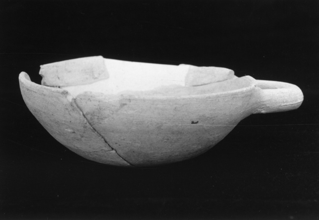 coppetta - produzione apula (sec. VI a.C)