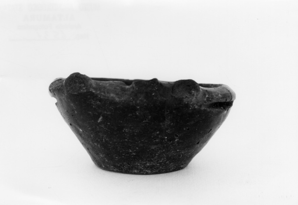tazza (ultimo quarto sec. VII a.C)