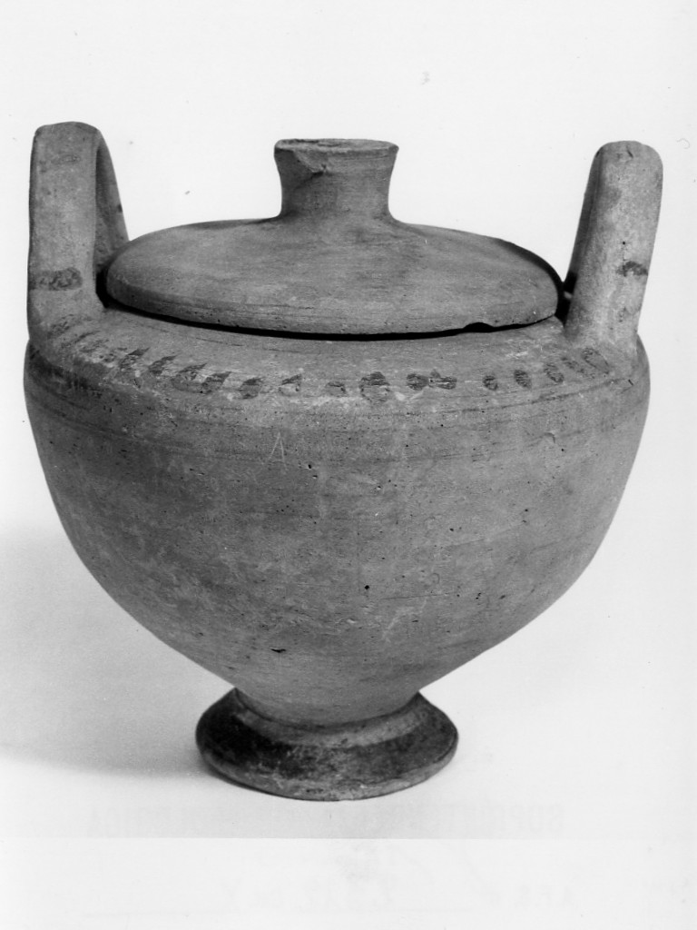 stamnos con coperchio - fabbrica italiota (sec. IV a.C)