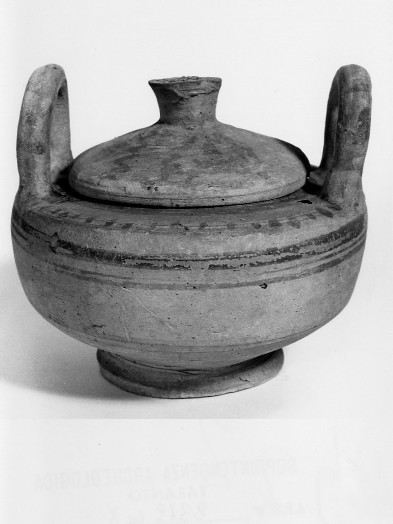stamnos con coperchio - fabbrica italiota (sec. IV a.C)