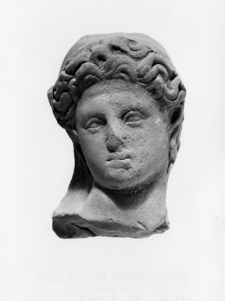 testa femminile - fabbrica locale (sec. IV a.C)