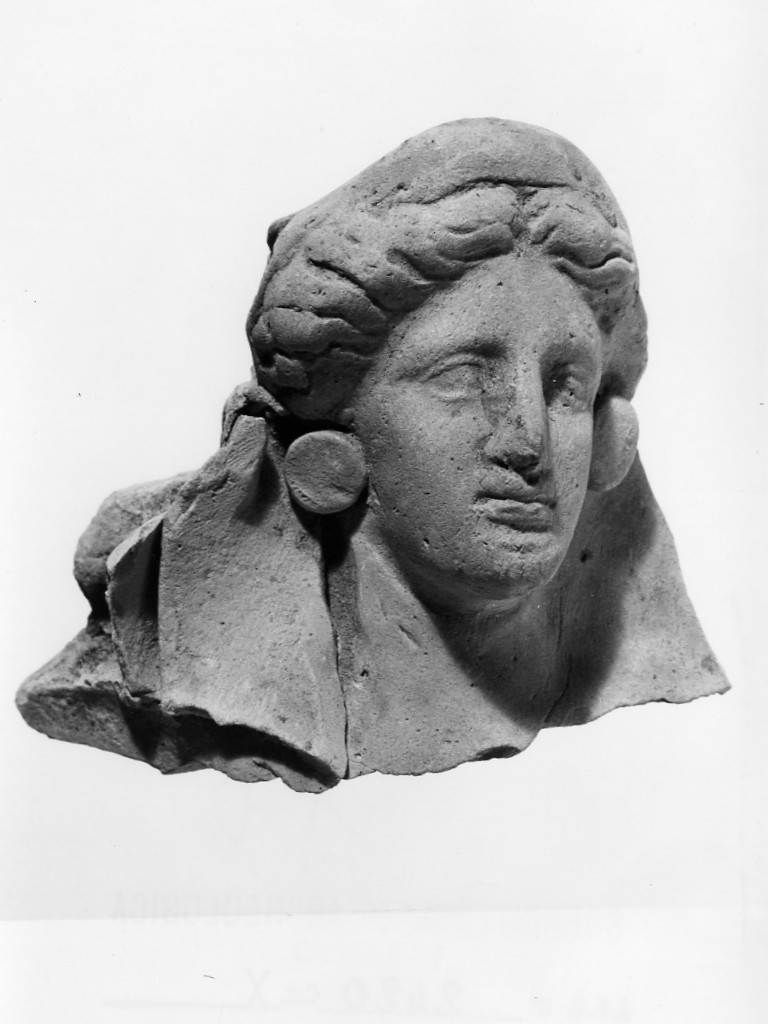 testa femminile - fabbrica locale (sec. IV a.C)
