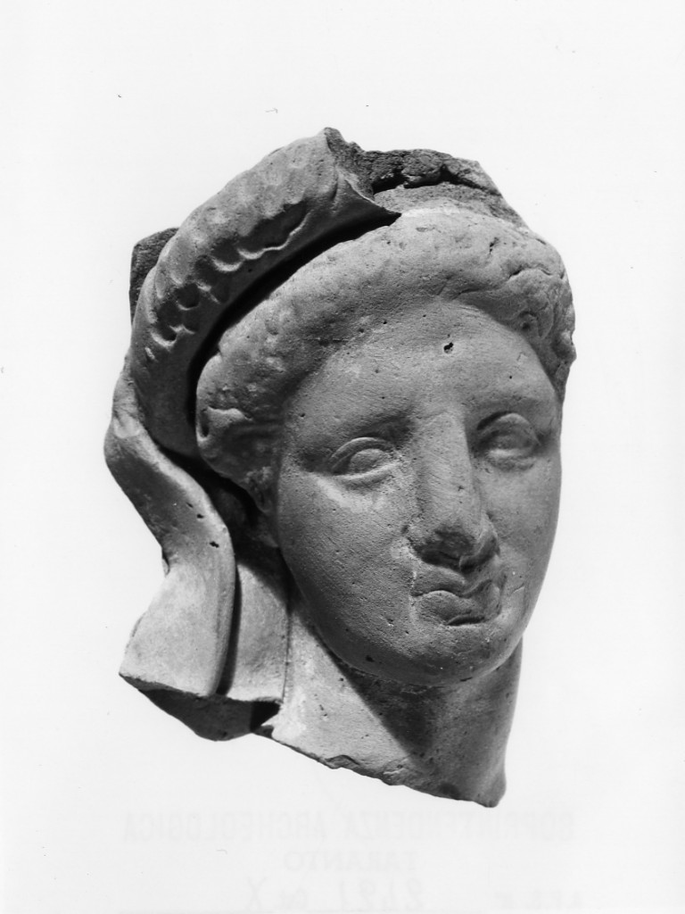 testa femminile - fabbrica locale (sec. IV a.C)