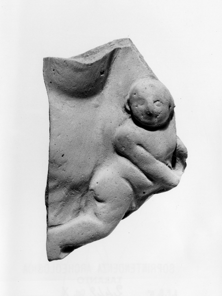 bambino nudo (terracotta figurata/ frammento) - fabbrica locale (sec. IV a.C)