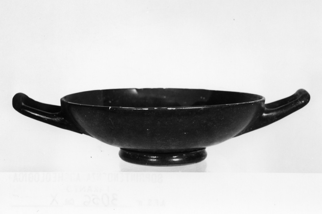 kylix - fabbrica apula (metà sec. V a.C)