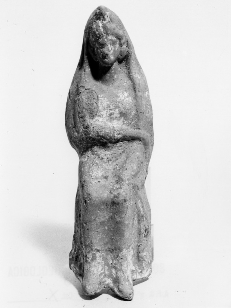 figura muliebre seuta (statuetta) - fabbrica tarantina (inizio sec. III a.C)