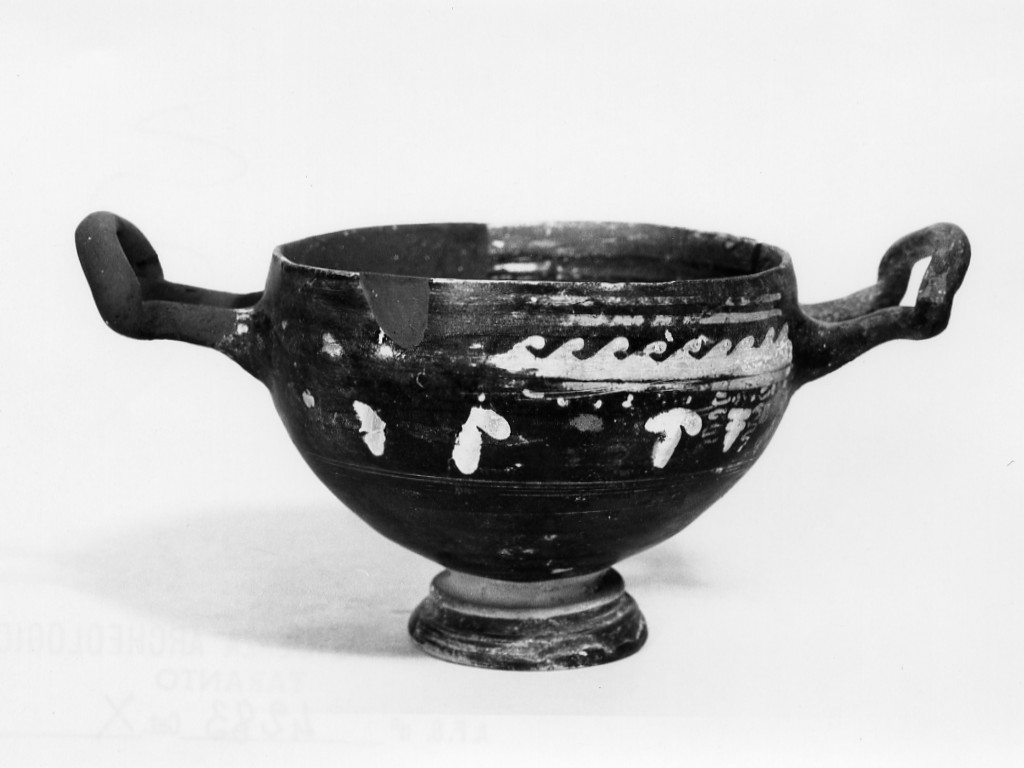 skyphos - fabbrica locale (fine sec. IV a.C)