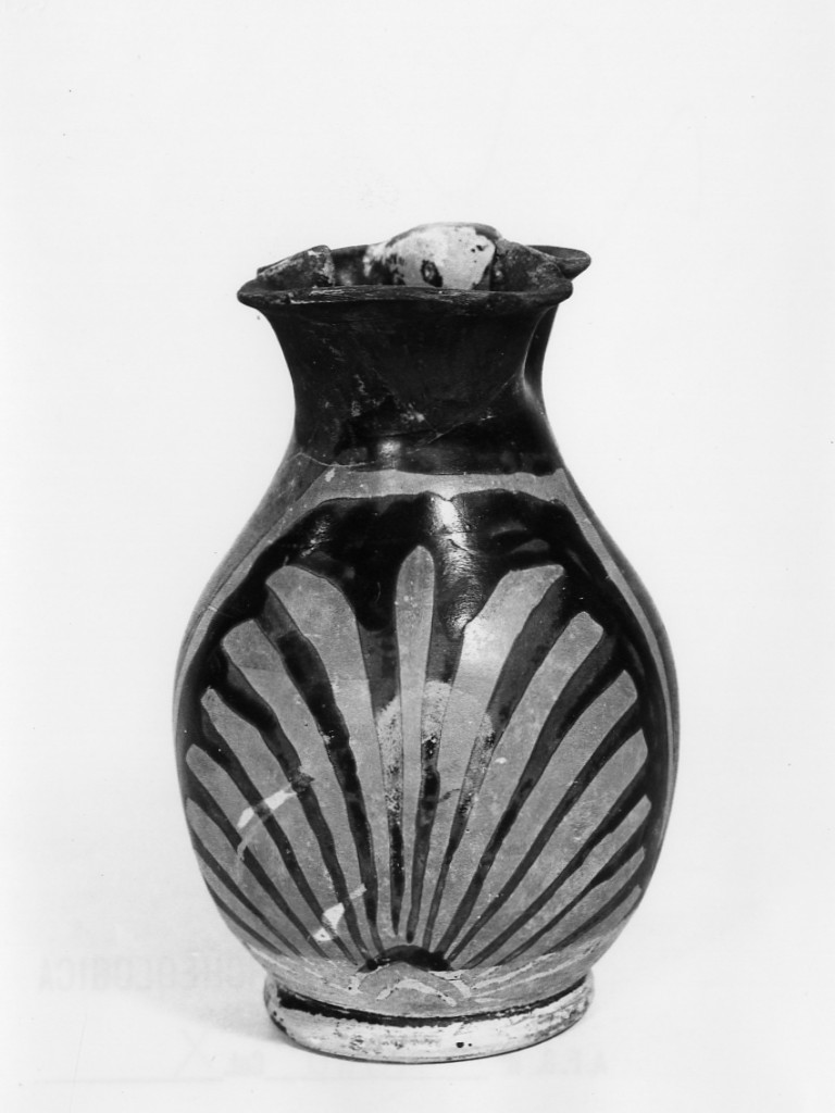 oinochoe a bocca trilobata - fabbrica locale (seconda metà sec. IV a.C)