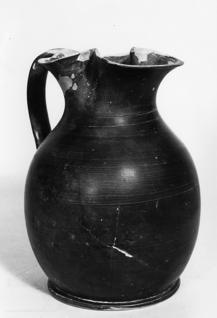 oinochoe a bocca trilobata - fabbrica locale (sec. IV a.C)