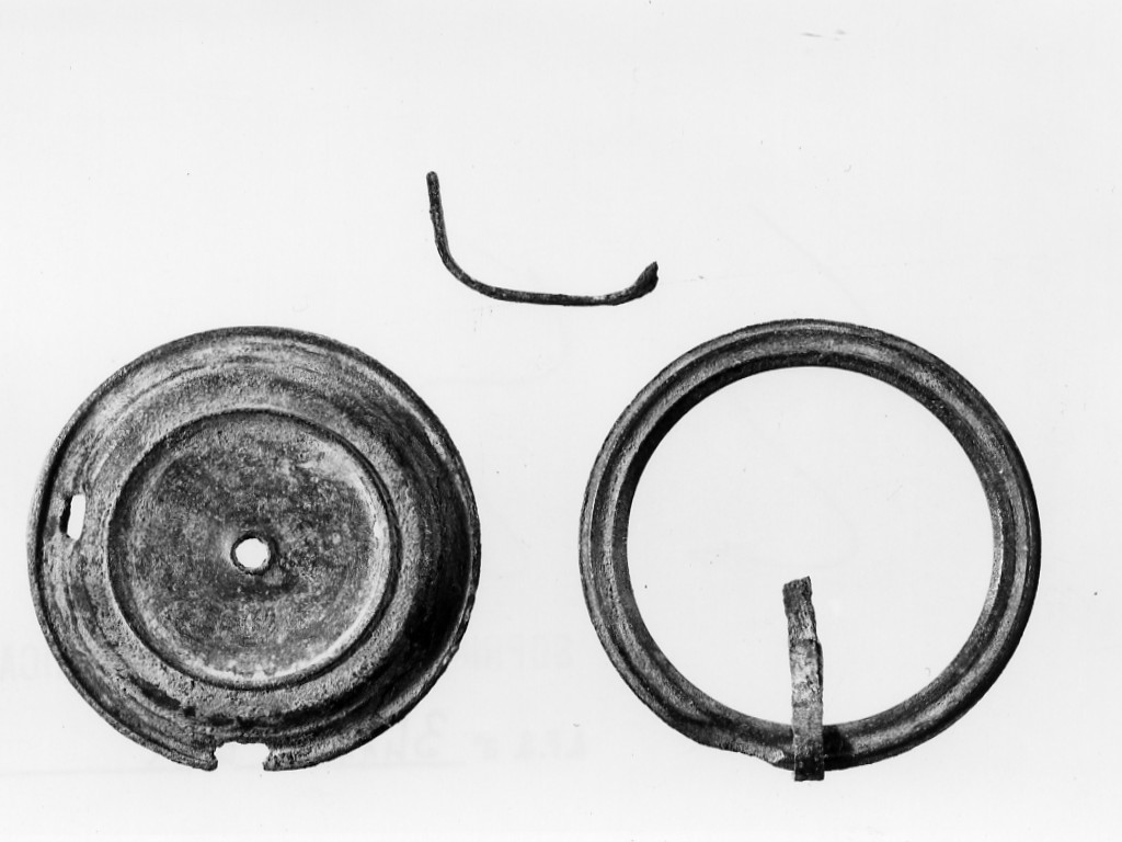 borchia maniglia di cofanetto ligneo - fabbrica locale (secc. I d.C.-II d.C)