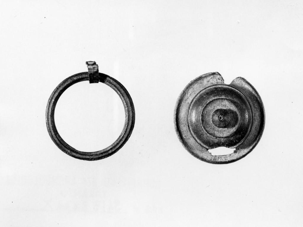 borchia maniglia di cofanetto di legno - fabbrica locale (secc. I d.C.-II d.C)