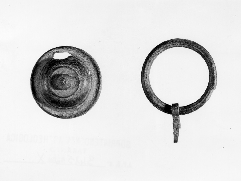 borchia maniglia di cofanetto di legno - fabbrica locale (secc. I d.C.-II d.C)