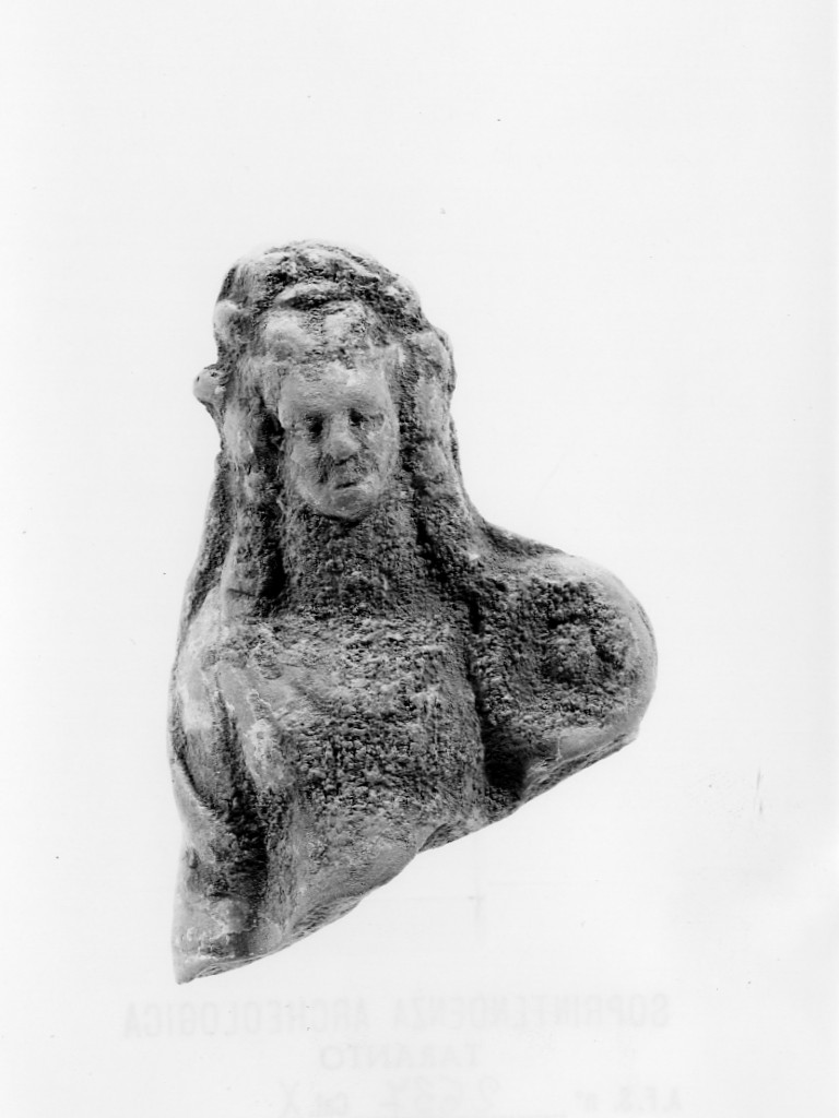 Polyboia (terracotta figurata, culto di Apollo-Hyakinthos) - fabbrica tarantina (secc. IV a.C.-III a.C)